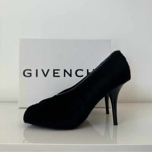 Givenchy
Show Shearling Stiletto Pumps - Picture 5 of 12